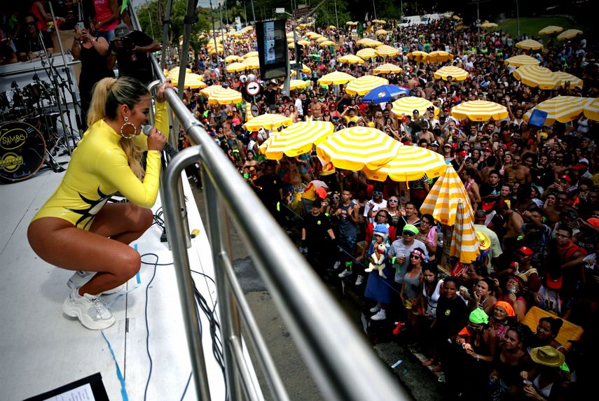 La ganadora en 2018 del Latin Grammy a Mejor nuevo artista, fue la invitada internacional del Bloco da Latinha, un evento carnavalesco promovido este martes en el Obelisco de Ibirapuera por la radio Latin Mix.