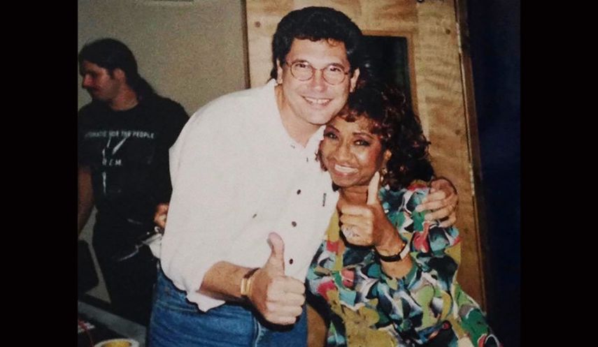 Jorge Luis Piloto, en 1995, en New York, en un estudio de grabaci&oacute;n junto a Celia Cruz.