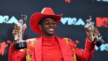 En esta foto de archivo, el rapero estadounidense Lil Nas X posa con el premio Canción del año en la sala de prensa durante los MTV Video Music Awards 2019 en el Prudential Center en Newark, Nueva Jersey el 26 de agosto de 2019.&nbsp;