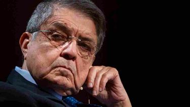 En esta fotografía de archivo del 13 de septiembre de 2021, el escritor nicaragüense Sergio Ramírez asiste a una reunión en la sede del Instituto Cervantes en Madrid, España. Ramírez, quien tiene una orden de aprehensión del régimen de Daniel Ortega, confirmó que ha decidido exiliarse en España, país que le otorgó la ciudadanía hace tres años.