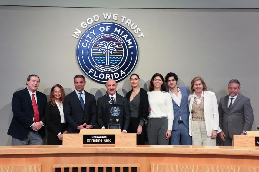 El coleccionista y promotor de arte Gary Nader recibe las Llaves de la Ciudad de Miami.&nbsp;