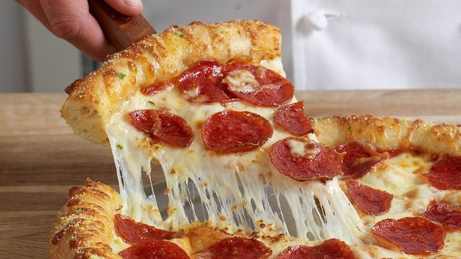 Dominos Pizza es una empresa estadounidense de restaurantes de comida rápida, especializada en la elaboración de pizzas.