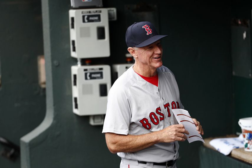 En esta foto del 23 de julio de 2018, el coach de banca Ron Roenicke de los Medias Rojas de Boston (ahora m&aacute;nager) previo a un juego ante los Orioles de Baltimore.&nbsp;