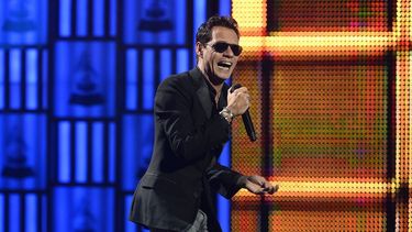 En el álbum aparece Marc Anthony colaborando nuevamente con el pianista y productor puertorriqueño Sergio George.