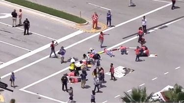 Los manifestantes se acostaron en medio de la vía para protestar contra las políticas migratorias de Donald Trump.
