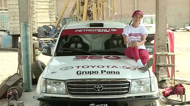 periodista peruana se convierte en la primera mujer de su pais en el dakar