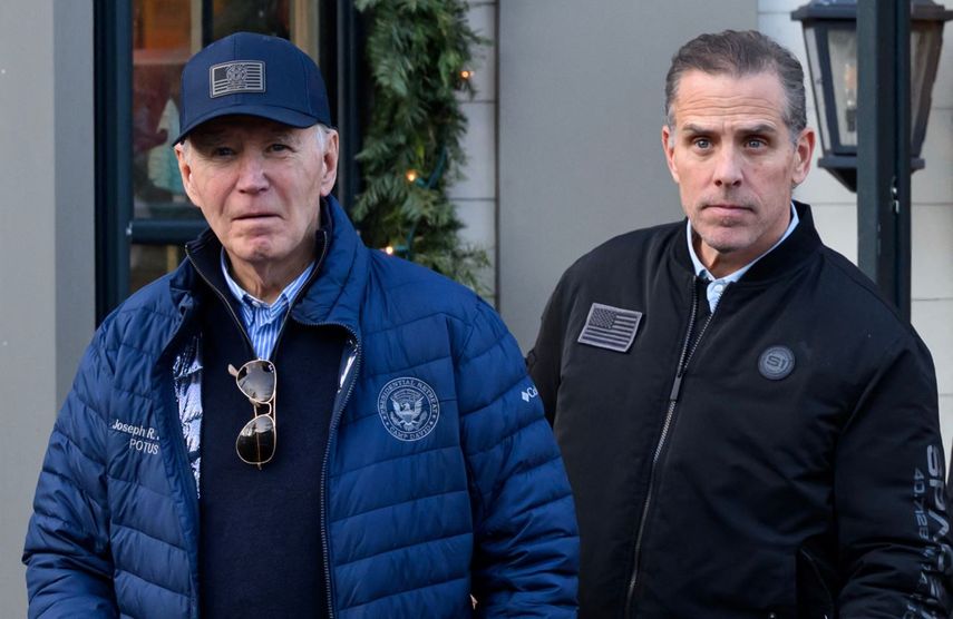 El presidente Joe Biden y su hijo Hunter de compras shopping en Nantucket, Massachusetts, el 29 de noviembre de 2024.