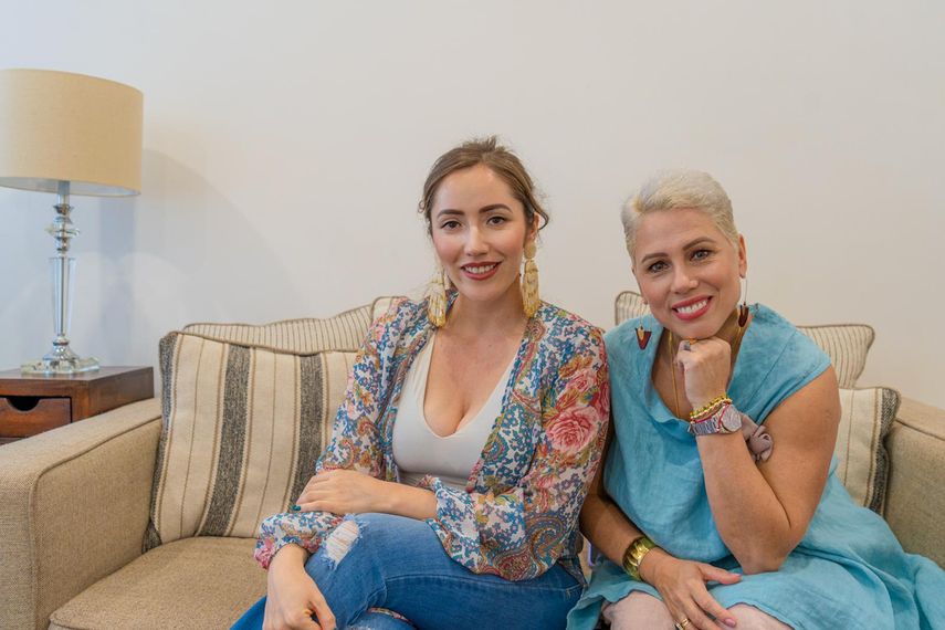 Camila Mendoza y La medium Bismy Camero.