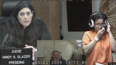 La mujer le dijo al detective que llevó al bebé al hospital porque tenía convulsiones.