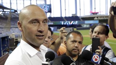Foto del 3 de mayo de 2019&nbsp;del director ejecutivo de los Marlins de Miami, Derek Jeter, durante una rueda de prensa.