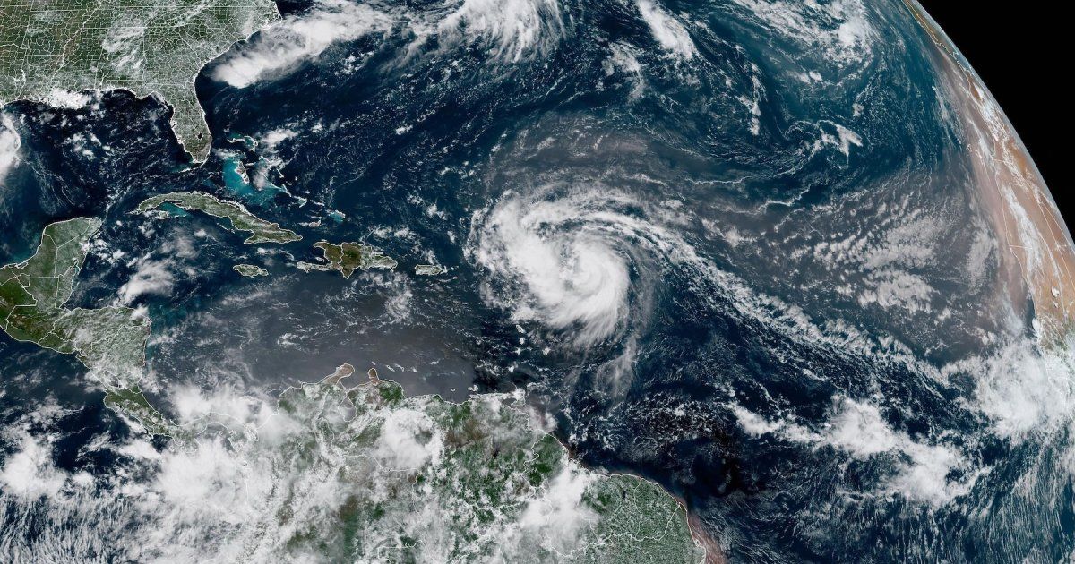 El huracán Erin crece a categoría 4 al acercarse al Caribe