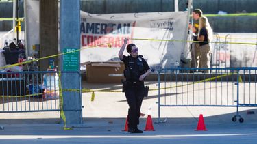 Agentes de la policía y el FBI investigan el asesinato de Charlie Kirk.