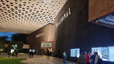 Visitantes en la Cineteca Nacional de México el 4 de agosto de 2021. La Cineteca ha expandido su programación con una sala virtual disponible vía streaming.