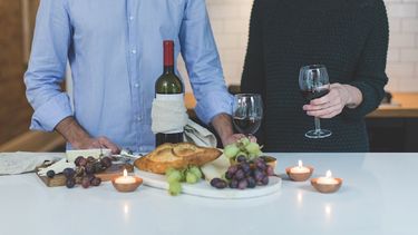 Entre los autores de la medicina de los monasterios, sólo Hildegard de Bingen advirtió acerca&nbsp;del embrujo amoroso que pueden causar algunas plantas, como la árnica y el cardo bendito.