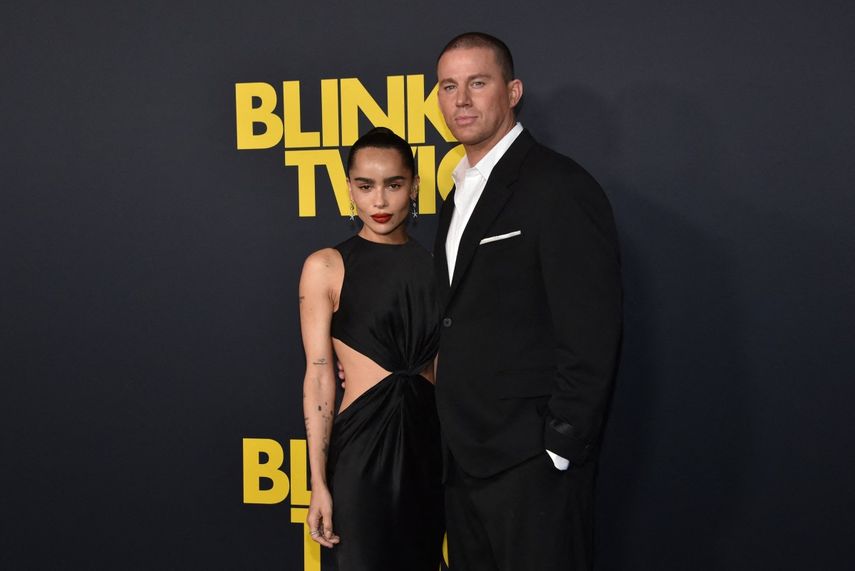 La actriz y cineasta estadounidense Zoe Kravitz y el actor estadounidense Channing Tatum asisten al estreno de Blink Twic en el Directors Guild of America en Los Ángeles, el 8 de agosto de 2024.