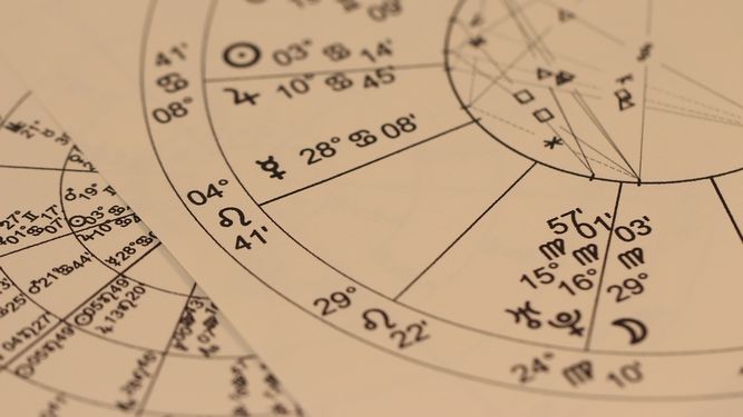 Astrología. Adivinación.