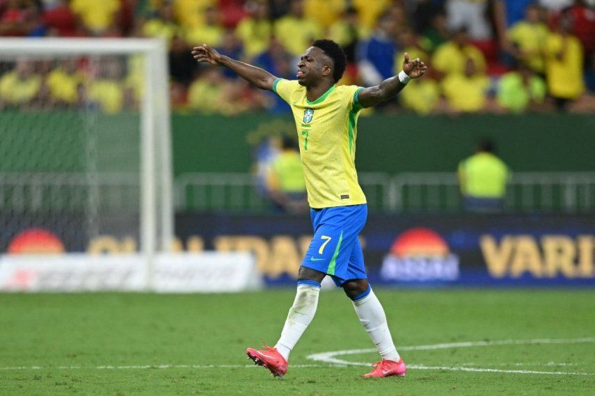 El delantero brasileño Vinicius gesticula durante un partido de su selección contra Colombia, el 20 de marzo de 2025.