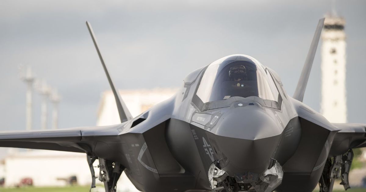 Bombarderos estadounidenses B-1B sobrevuelan costa venezolana, según rastreador de vuelos