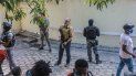 El personal de seguridad bloquea la entrada la oficina del Tribunal mientras Martine Moise era entrevistada como testigo por el juez que investiga el asesinato del expresidente haitiano Jovenel Moise en Puerto Príncipe el 6 de octubre de 2021. El personal de seguridad bloquea la entrada la oficina del Tribunal mientras Martine Moise era entrevistada como testigo por el juez que investiga el asesinato del expresidente haitiano Jovenel Moise en Puerto Príncipe el 6 de octubre de 2021.
