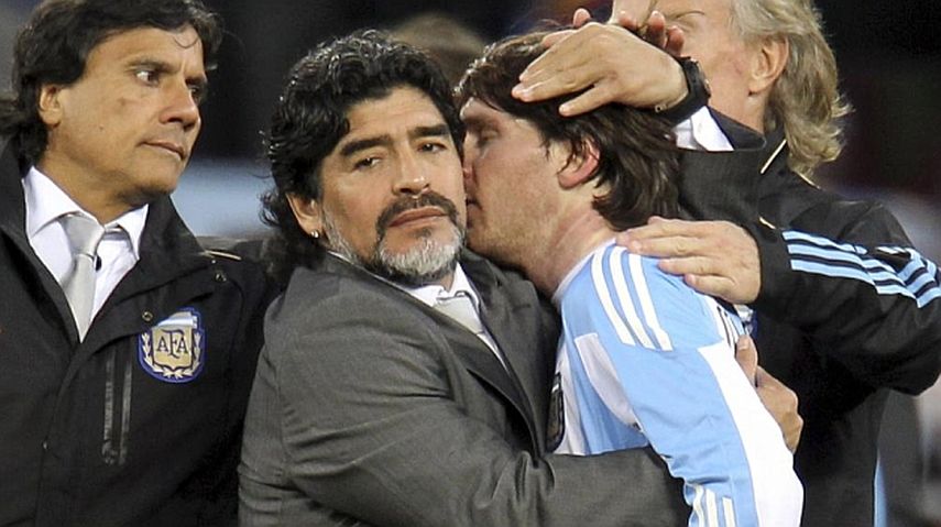 Maradona dirigió a Messi durante el mundial de 2010. (EFE)