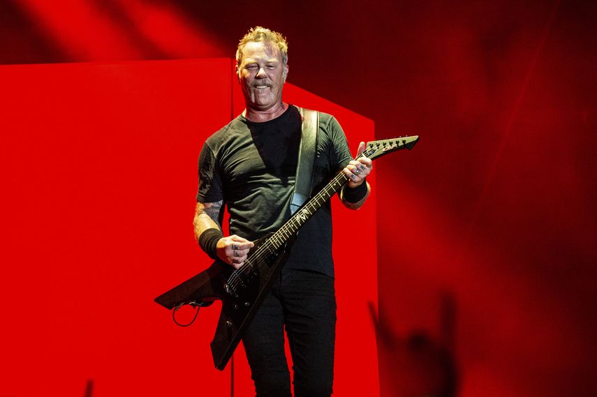 En esta imagen del 13 de octubre de 2018, James Hetfield, vocalista de Metallica, durante una actuación en el segundo día del segundo fin de semana del Festival Musical Austin City Limits, en Austin, Texas.