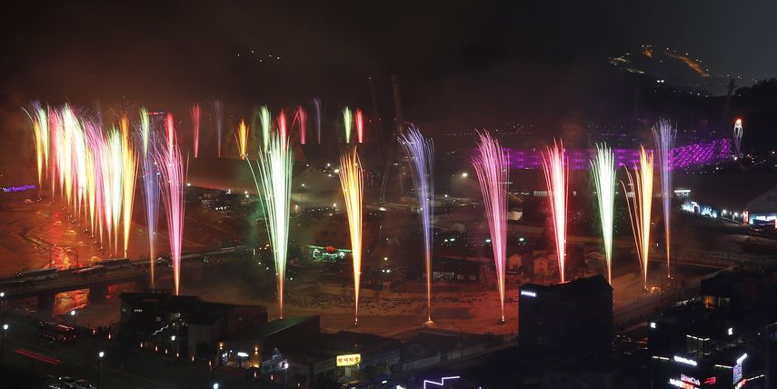Los fuegos artificiales dijeron presente en el comienzo de los juegos.