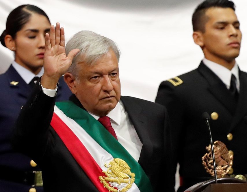 El presidente Andrés Manuel López Obrador durante su juramento como nuevo jefe de Estado de México.