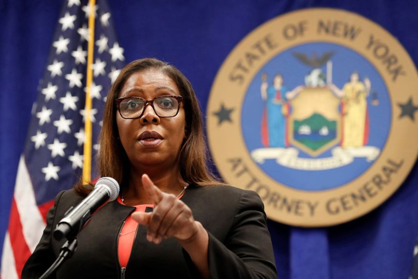 En esta foto del 6 de agosto del 2020, la fiscal general del estado de Nueva York, Letitia James, escucha una pregunta en una conferencia de prensa en la ciudad de Nueva York.&nbsp;
