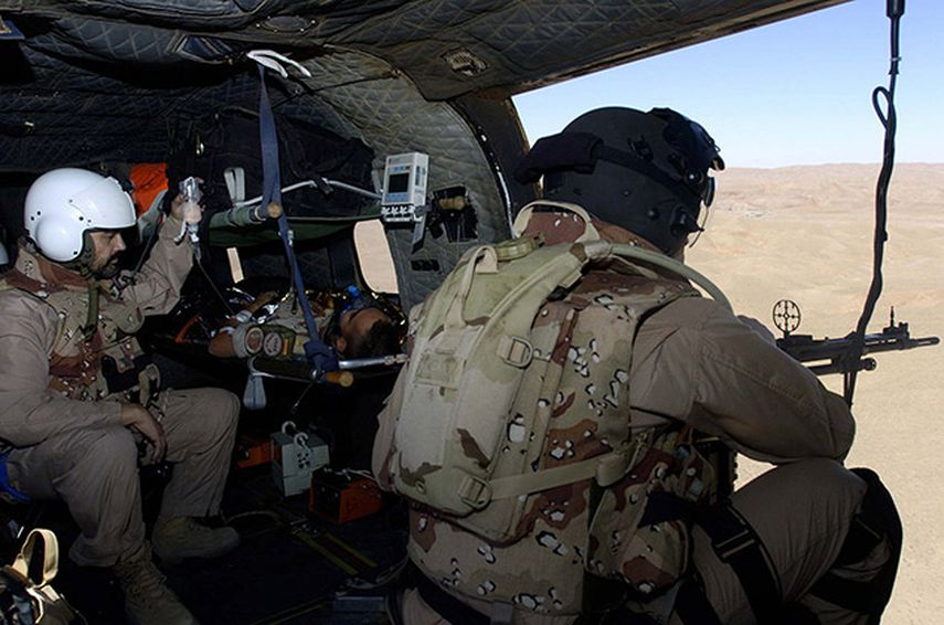 Simulación de evacuación de heridos en un helicóptero Superpuma del Ejército del Aire a las instalaciones de la Base Avanzada de Apoyo Logístico (FSB) de la ISAF en Herat, durante un ejercicio de adiestramiento del Mando Regional Oeste de la OTAN. (EFE