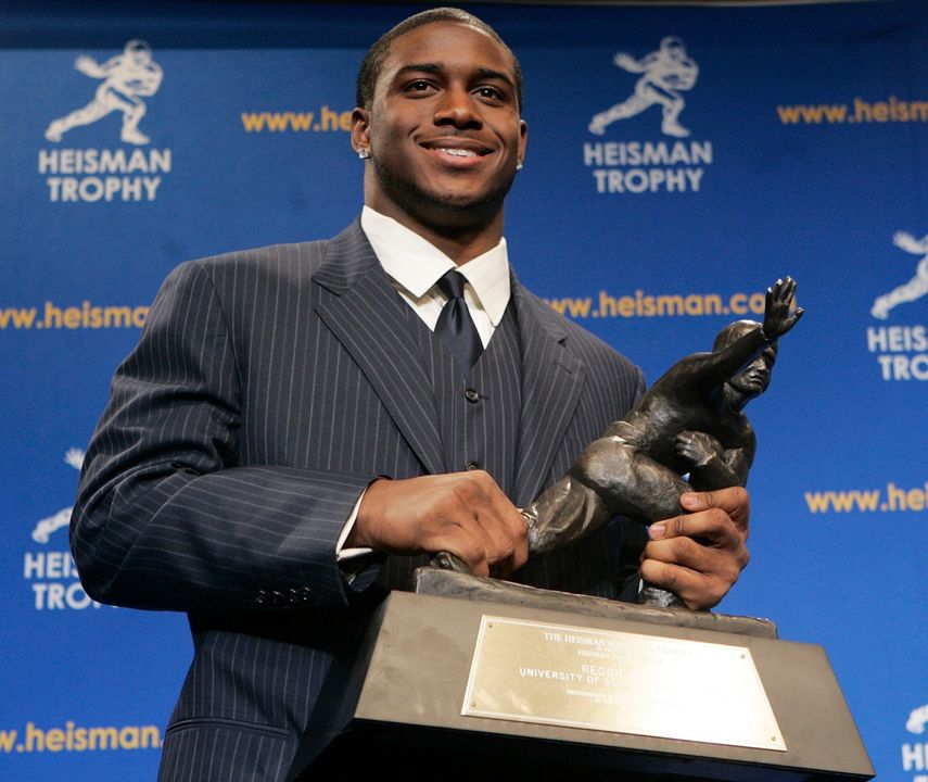 Bush renunció al Heisman después de que una investigación de la NCAA determinó que había recibido beneficios inadmisibles durante su etapa con los Trojans