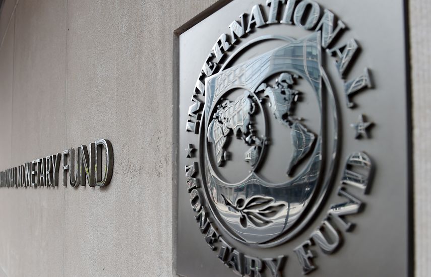 Logo en la sede del Fondo Monetario Internacional (FMI) en Washington.