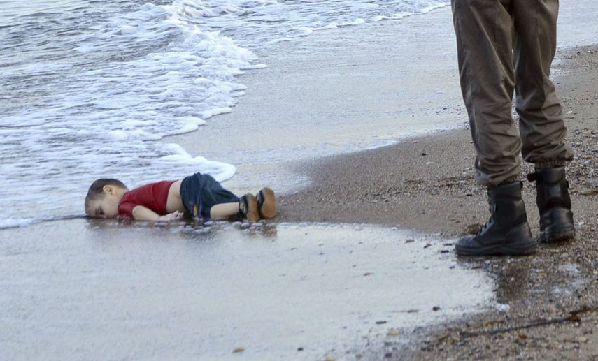 Desde hace tiempo, miles de activistas y voluntarios de ongs, vienen enfrentando en silencio y escasos recursos el drama de los millones de refugiados en campamentos de Turquía, Líbano, Jordania, Sudán, Sierra Leona y otros diseminados por el mundo, si