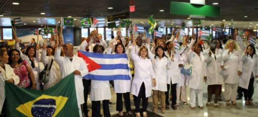 El envío de profesionales de la salud a Brasil como parte de Más Médicos, un programa iniciado en 2013 por el gobierno de Rousseff, ha estado rodeado de polémica porque Brasilia paga el salario de los trabajadores a La Habana, que se embolsa cerca del 75% del monto.