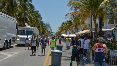 Ocean Drive será más amigable con los peatones durante el mes de septiembre.