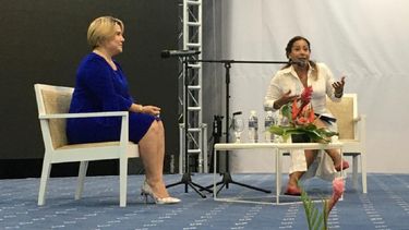 Dios las cría y el comunismo las junta