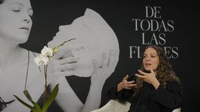 La cantautora mexicana Natalia Lafourcade durante una entrevista con The Associated Press el viernes 28 de octubre de 2022 en Nueva York.  