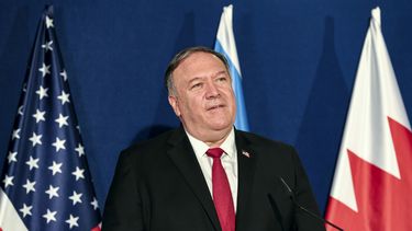 El secretario de Estado estadounidense Mike Pompeo realiza una conferencia de prensa con el primer ministro israelí Benjamin Netanyahu y el canciller de Bahréin, Abdullatif bin Rashid Alzayani en Jerusalén. &nbsp;