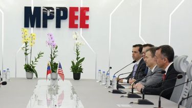 El plan para reconstruir el sistema eléctrico parte de restaurar un servicio confiable (Embajada de EEUU en Caracas)