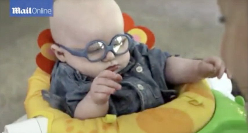 Sus padres quisieron dejar grabado el momento en que el niño reconoce la cara de su madre