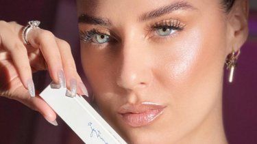 Otra de las modas que continuarán promoviéndose para lucir una piel hidratada y luminosa, es el uso del bronceador en crema.