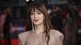Dakota Johnson llega al estreno de The Lost Daughter en el Festival d Cine de Londres, el 13 de octubre de 2021. Johnson protagoniza AM I OK? y Cha Cha Real Smooth, que también produjo.&nbsp;