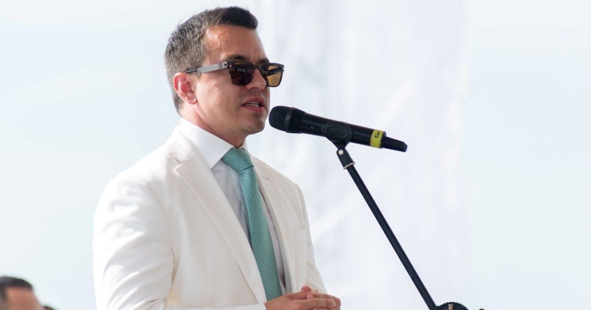 Noboa pide al Congreso licencia para hacer campaña por el referéndum tras reunirse con autoridades de EEUU