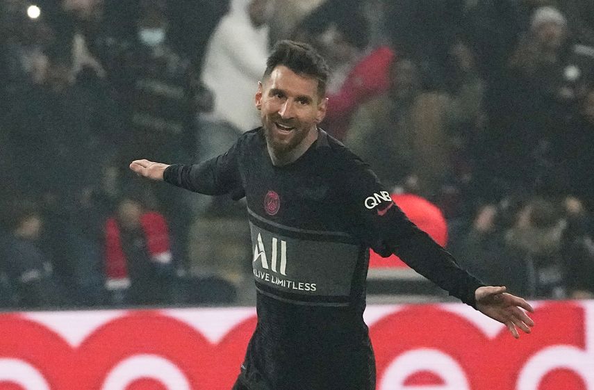Lionel Messi festeja su primer gol en la Liga Francesa y el tercero del PSG, que venció a Nantes 3-1 en el estadio Parc-des-Princes, París, sábado 20 de noviembre de 2021.&nbsp;