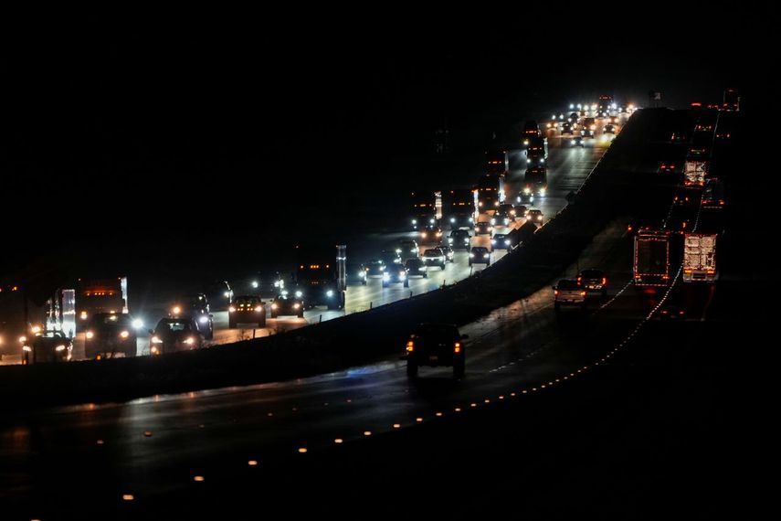 Tráfico denso circula hacia el norte en la autopista Interestatal 75, Florida.