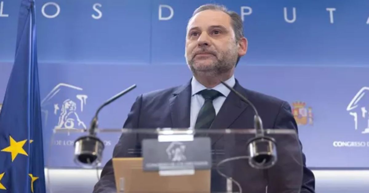 Esposa de exministro español de izquierda denuncia maltratos