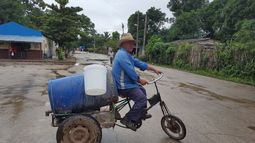 En la foto un vendedor de agua en Cuba