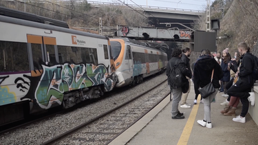 El choque de dos trenes en la estación de Montcada i Reixac, en Barcelona deja un balance de afectados que ha aumentado a 155 los heridos. Además, han sido 39 personas las que han sido trasladadas a centros médicos.&nbsp;