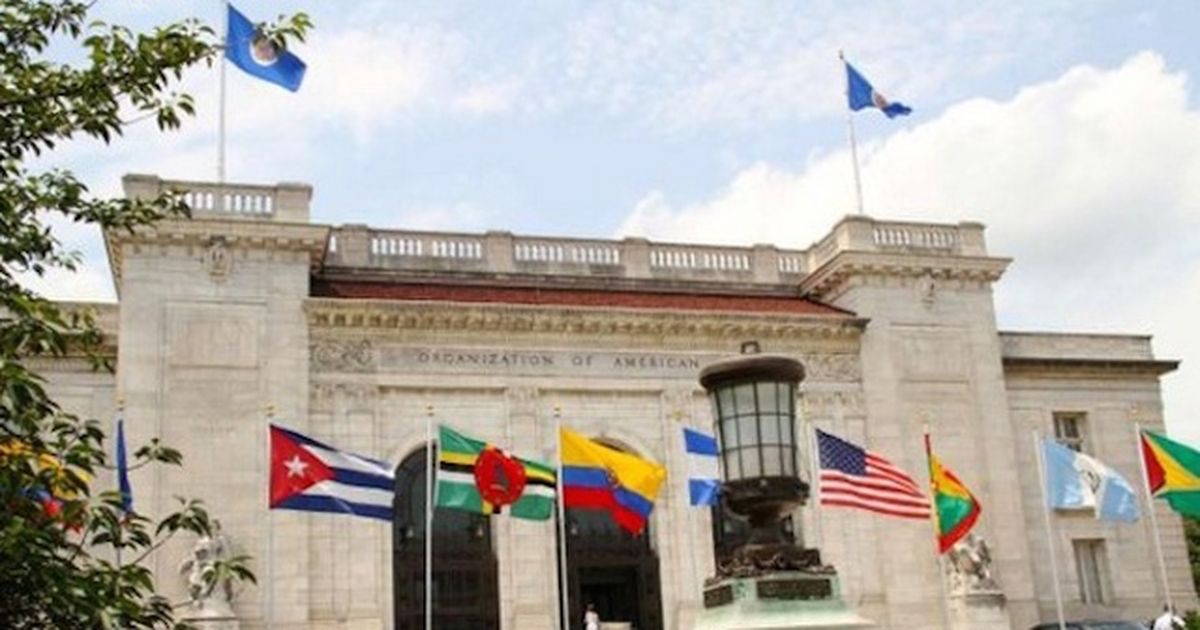 Gobierno cubano asegura que su embajada en Washington continúa