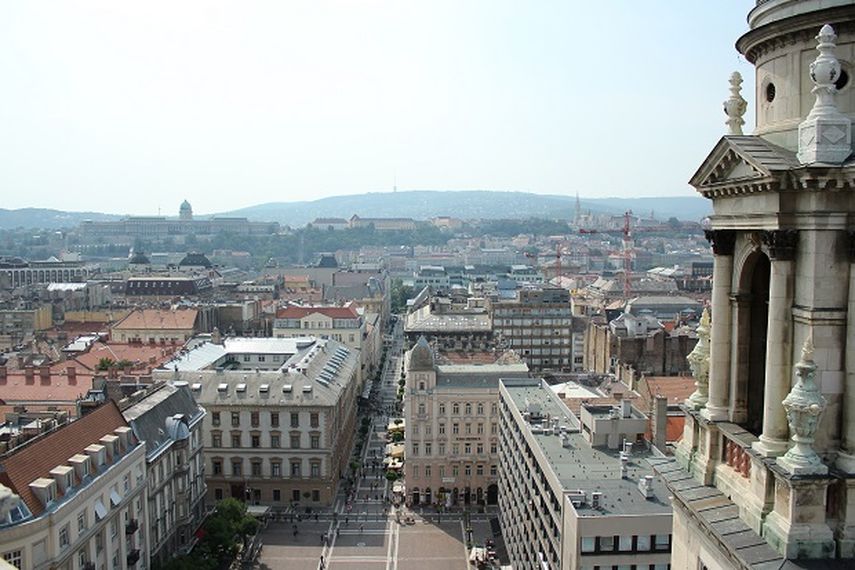 Desde el mirador de la Basílica de San Esteban se disfrutan de un maravilloso panorama. (dpa)