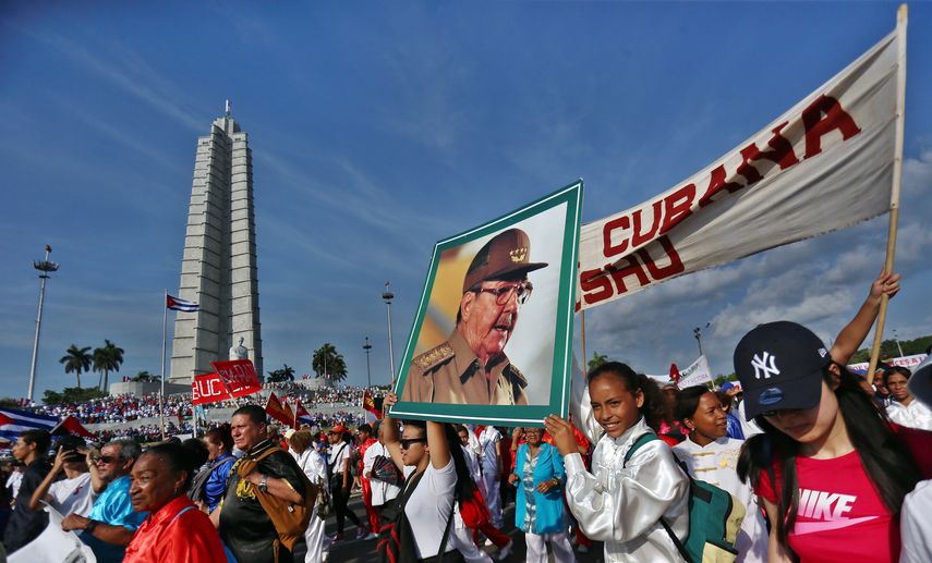 Asistentes al desfile por el Primero de Mayo en La Habana, Cuba.&nbsp;